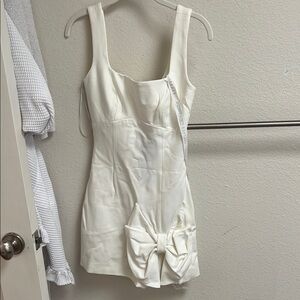 Elegant White Dress with Bow Detail